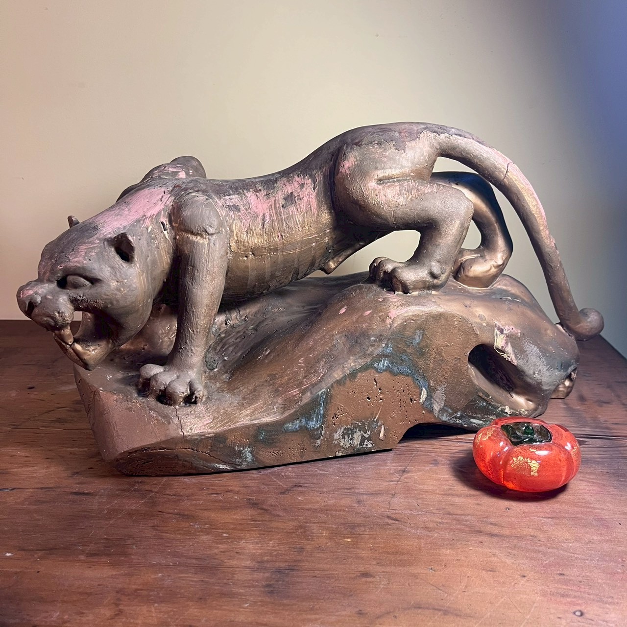 Decorative solid wooden tiger 裝飾性實木雕虎擺件